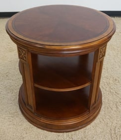 ETHAN ALLEN TOWN HOUSE LAMP TABLE