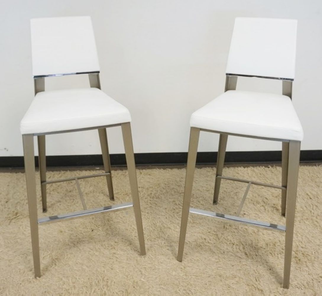 CONTEMPORARY MODERN STYLE BAR STOOLS (1 of 3)