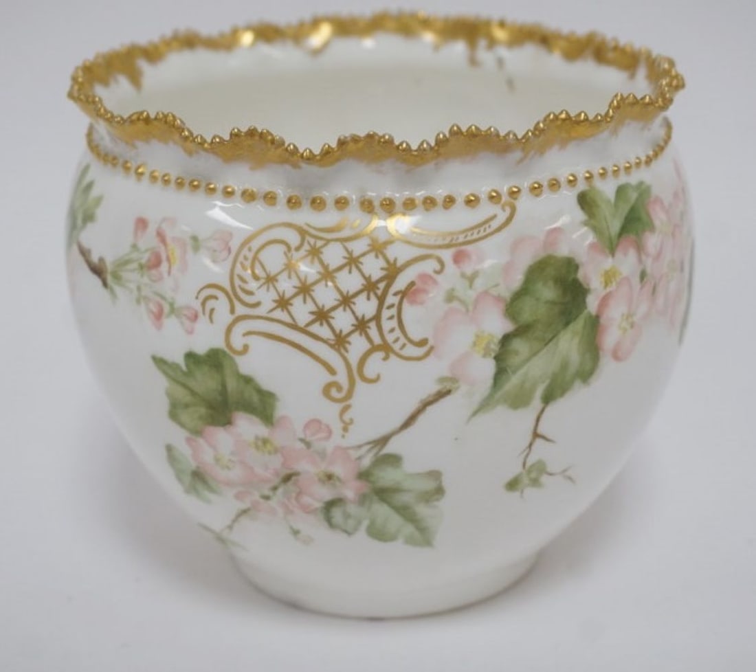KNOWLES TAYLOR LOTUS WARE VASE: KNOWLES TAYLOR, KNOWLES LOTUS WARE VASE APPROXIMATELY 5 IN X 5 IN