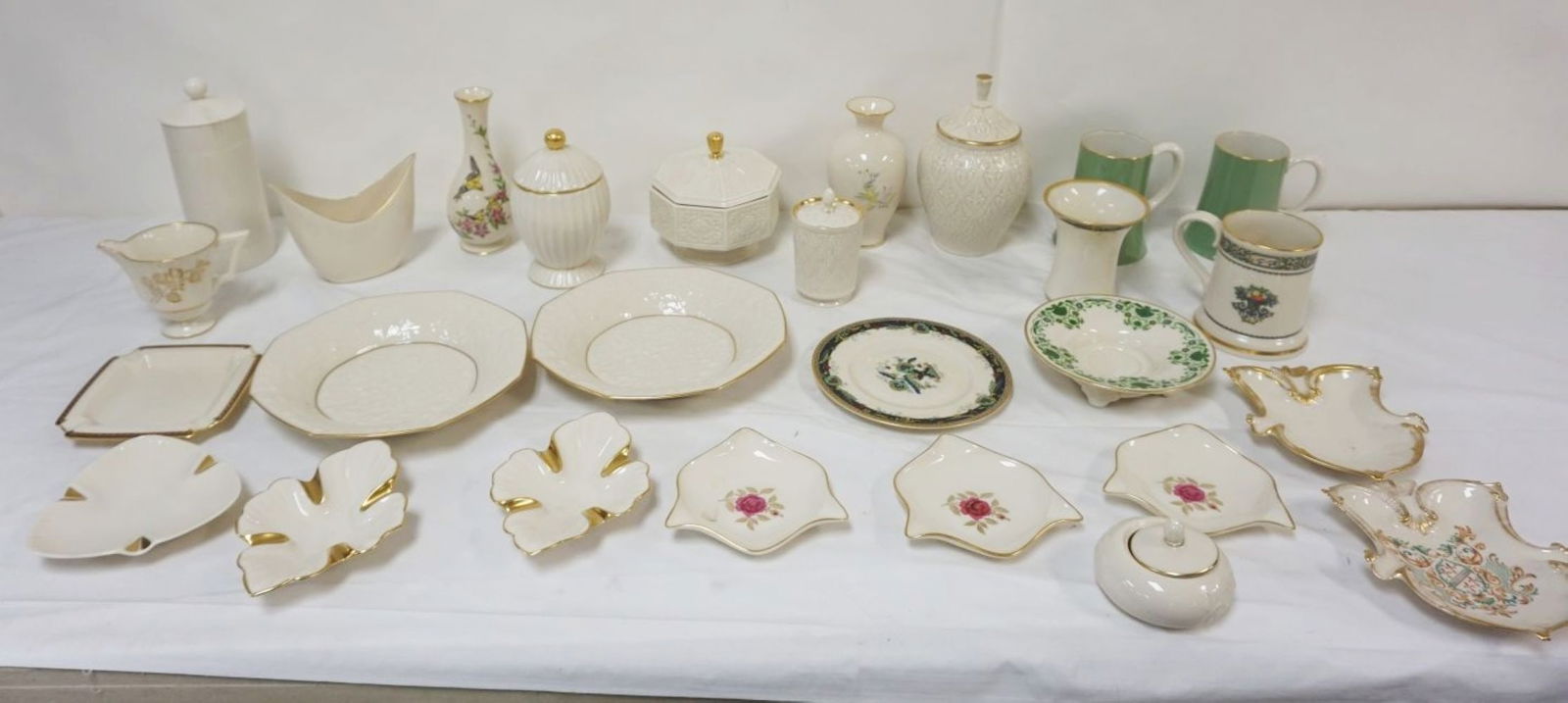 LARGE GROUP OF ASSORTED LENOX (1 of 4)