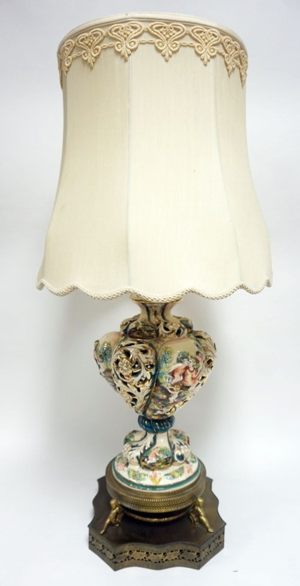 CAPIDOMONTE TABLE LAMP: CAPIDIMONTE TABLE LAMP, APPROXIMATELY 37 IN H OVERALL