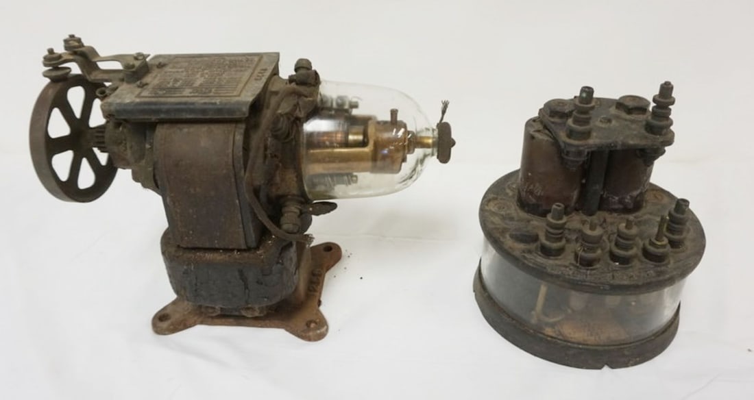ANTIQUE RAILROAD MOTOR SIGNAL & RELAY (1 of 6)