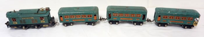 LIONEL O GUAGE ENGINE AND CARS