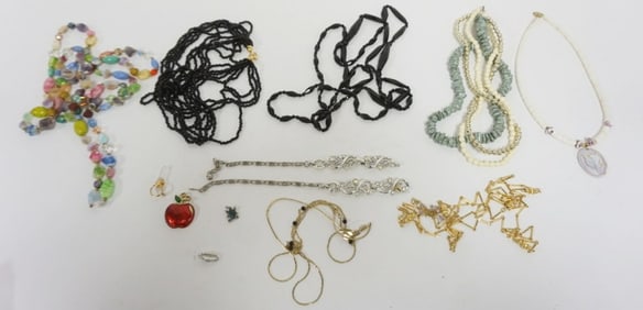 LADIES NECKLACE ASSORTMENT