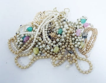 LADIES PEARL JEWELRY ASSORTMENT