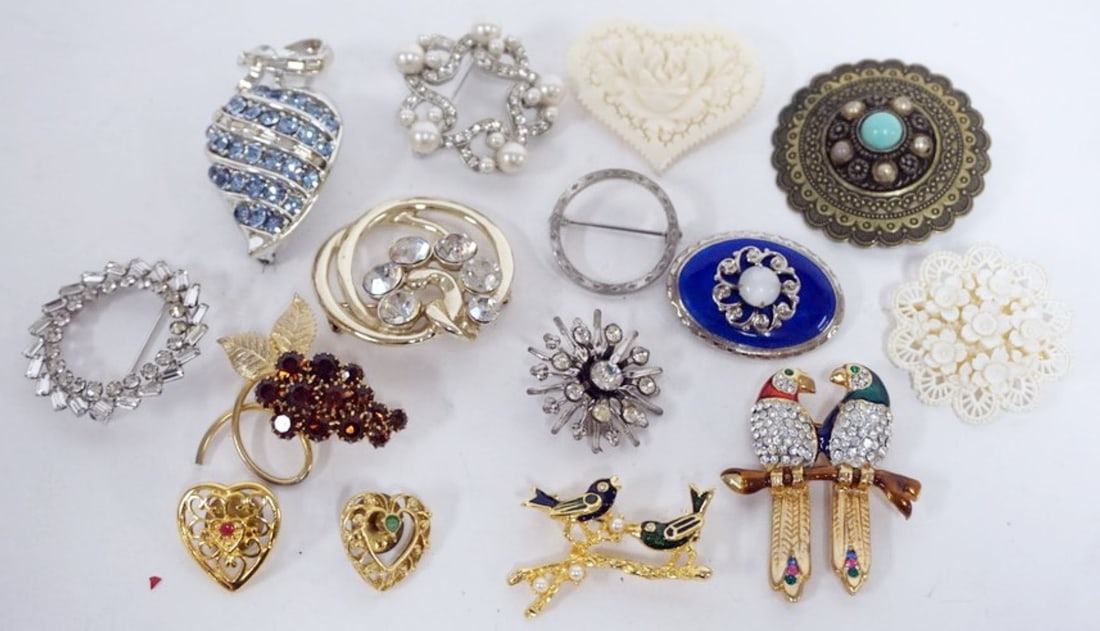 LADIES PIN ASSORTMENT (1 of 4)