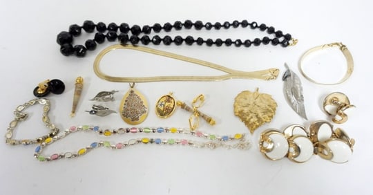 LADIES JEWELRY ASSORTMENT