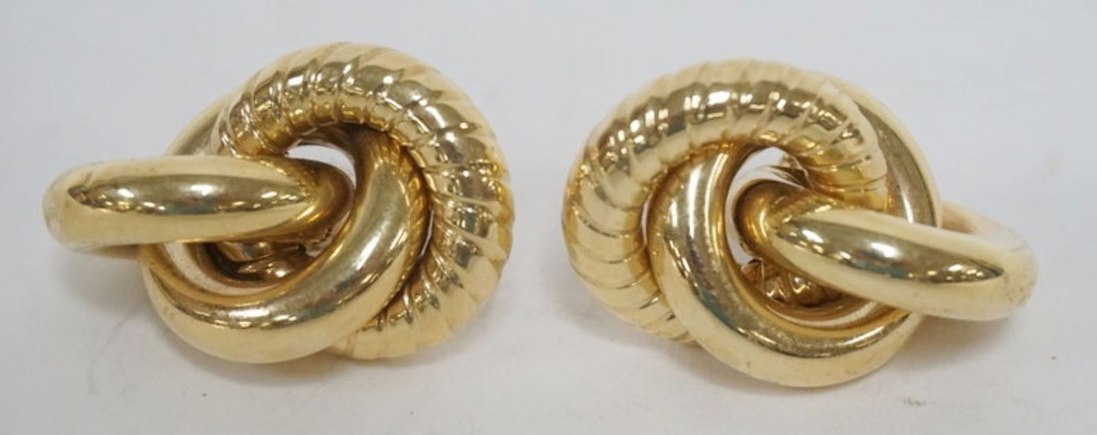 14K GOLD LADIES KNOT EARRINGS (1 of 2)