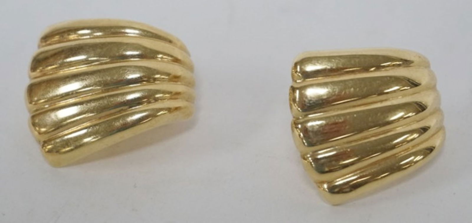 14K GOLD LADIES SHELL EARRINGS (1 of 3)