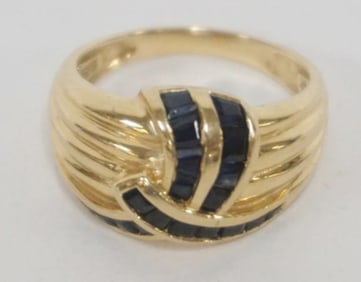 14K GOLD LADIES GARNET RING