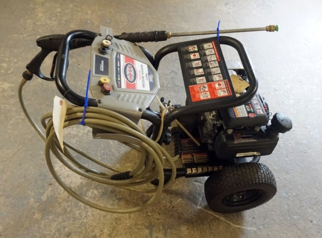 HONDA GC 10 PRESSURE WASHER (1 of 2)