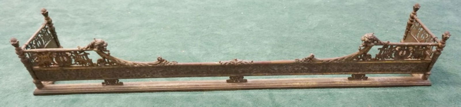 LARGE ORNATE ANTIQUE BRASS FIREPLACE FENDER (1 of 5)