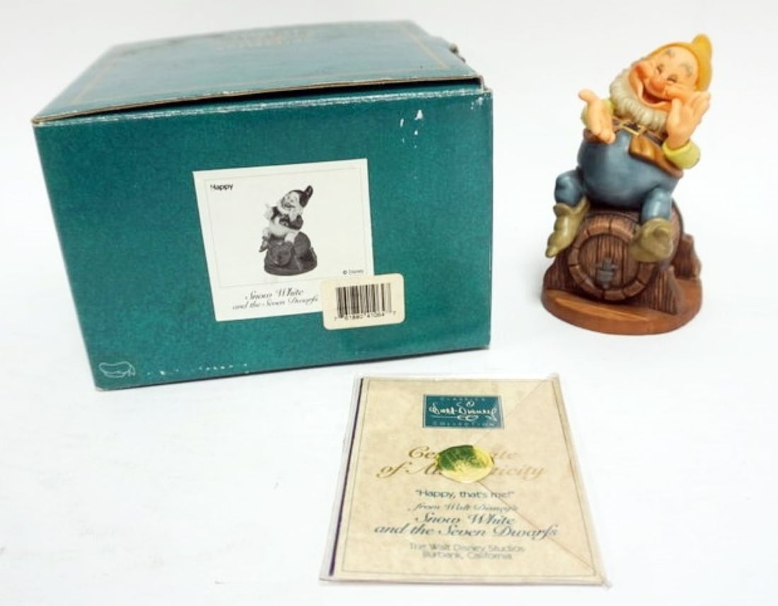 WALT DISNEY CLASSIC COLLECTION SNOW WHITE: WALT DISNEY CLASSIC COLLECTIONS, SNOW WHITE AND SEVEN DWARFS , *HAPPY THAT'S ME* APPROXIMATELY 5 1/2 IN H