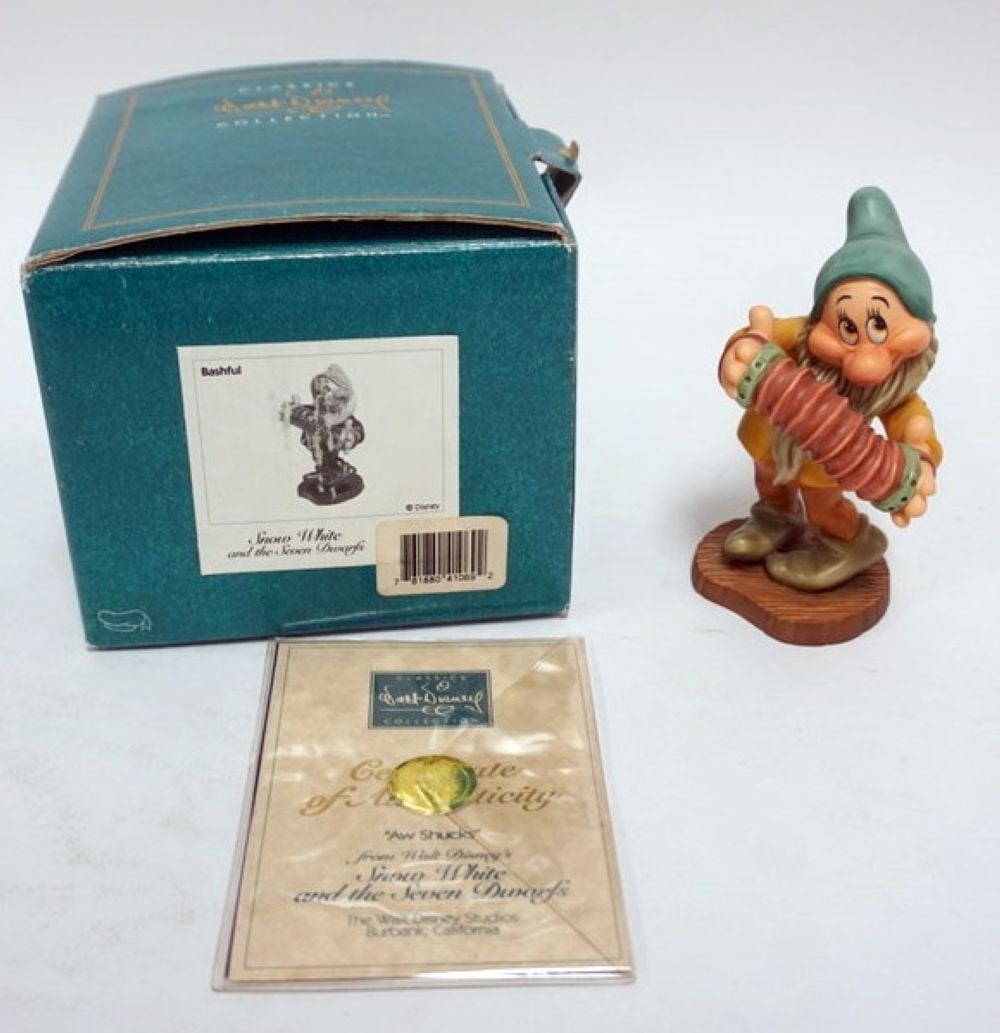 WALT DISNEY CLASSIC COLLECTION SNOW WHITE: WALT DISNEY CLASSIC COLLECTIONS, SNOW WHITE AND SEVEN DWARFS , *AW SHUCKS* APPROXIMATELY 5 IN H