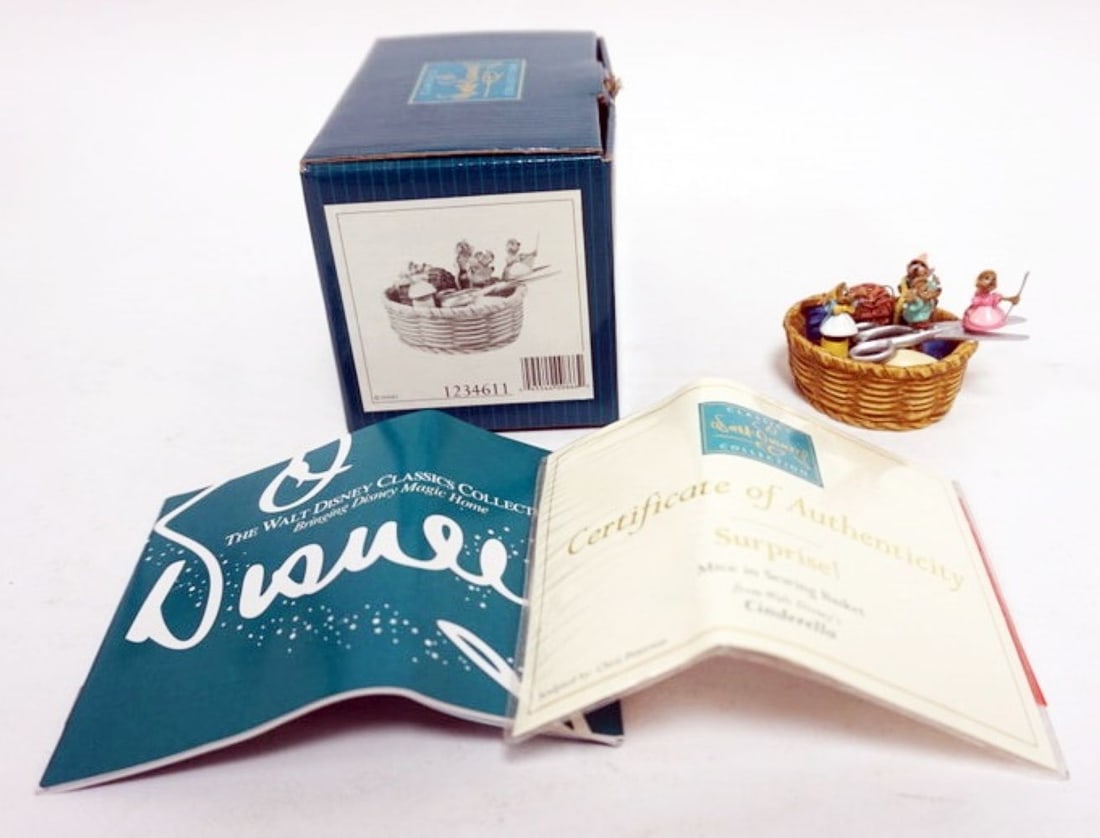 WALT DISNEY CLASSIC COLLECTION CINDERELLA (1 of 4)