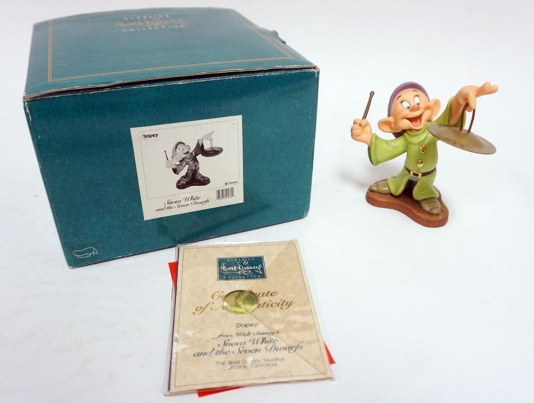 WALT DISNEY CLASSIC COLLECTION SNOW WHITE: WALT DISNEY CLASSIC COLLECTIONS, SNOW WHITE, *DOPEY* APPROXIMATELY 5 1/2 IN H