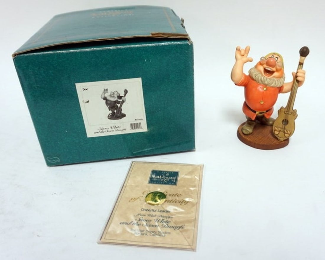 WALT DISNEY CLASSIC COLLECTION SNOW WHITE: WALT DISNEY CLASSIC COLLECTIONS, SNOW WHITE AND THE SEVEN DWARFS, *CHEERFUL LEADER* APPROXIMATELY 5 1/2 IN H