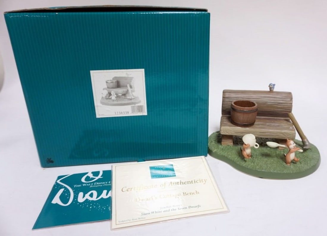 WALT DISNEY CLASSIC COLLECTION SNOW WHITE (1 of 4)