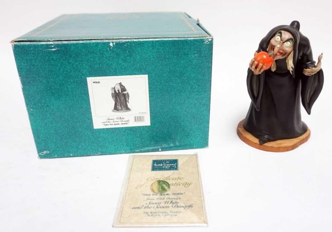 WALT DISNEY CLASSIC COLLECTION SNOW WHITE (1 of 5)