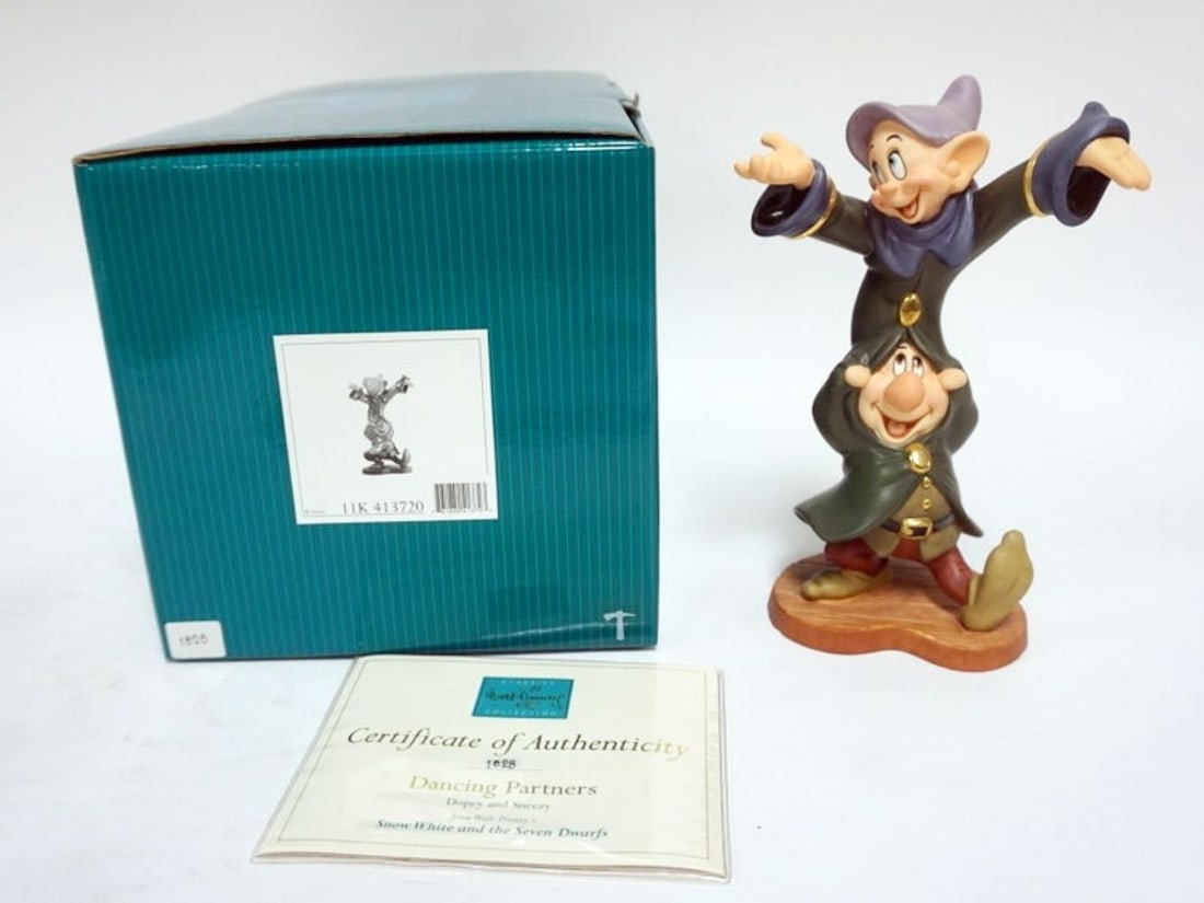 WALT DISNEY CLASSIC COLLECTION SNOW WHITE (1 of 4)