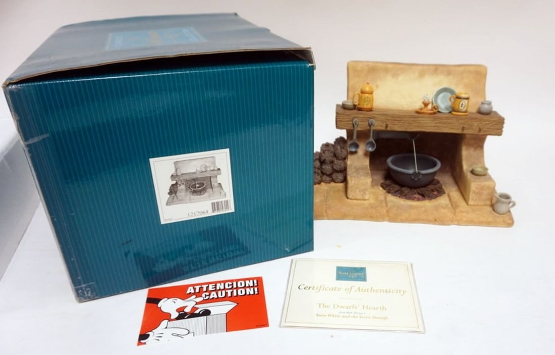 WALT DISNEY CLASSIC COLLECTION SNOW WHITE: WALT DISNEY CLASSIC COLLECTIONS, SNOW WHITE AND THE SEVEN DWARFS, *THE DWARF HEARTH*