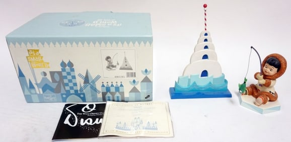 WALT DISNEY CLASSIC COLLETIONS SMALL WORLD