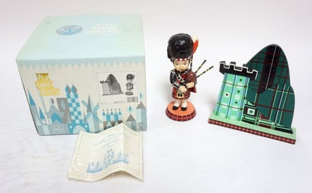 WALT DISNEY CLASSIC COLLETIONS SMALL WORLD