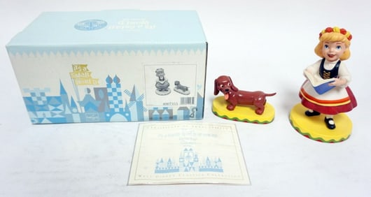 WALT DISNEY CLASSIC COLLETIONS SMALL WORLD