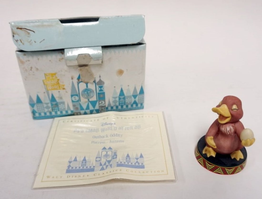 WALT DISNEY CLASSIC COLLETIONS SMALL WORLD: WALT DISNEY CLASSIC COLLECTIONS, IT'S A SMALL WORLD AFTER ALL, AUSTRALIA PLATYPUS *AUSTRALIA OUTBACK ODDITY*, APPROXIMATELY 3 1/2 IN H, BOX IS DIRTY