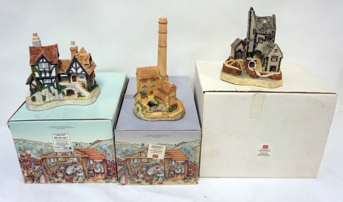 DAVID WINTER HAND PAINTED COTTAGES (1 of 2)