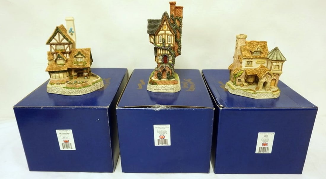 DAVID WINTER HAND PAINTED COTTAGES (1 of 3)