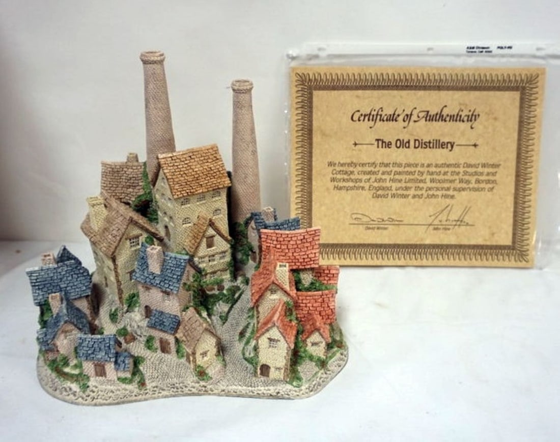 DAVID WINTER HAND PAINTED COTTAGES (1 of 4)