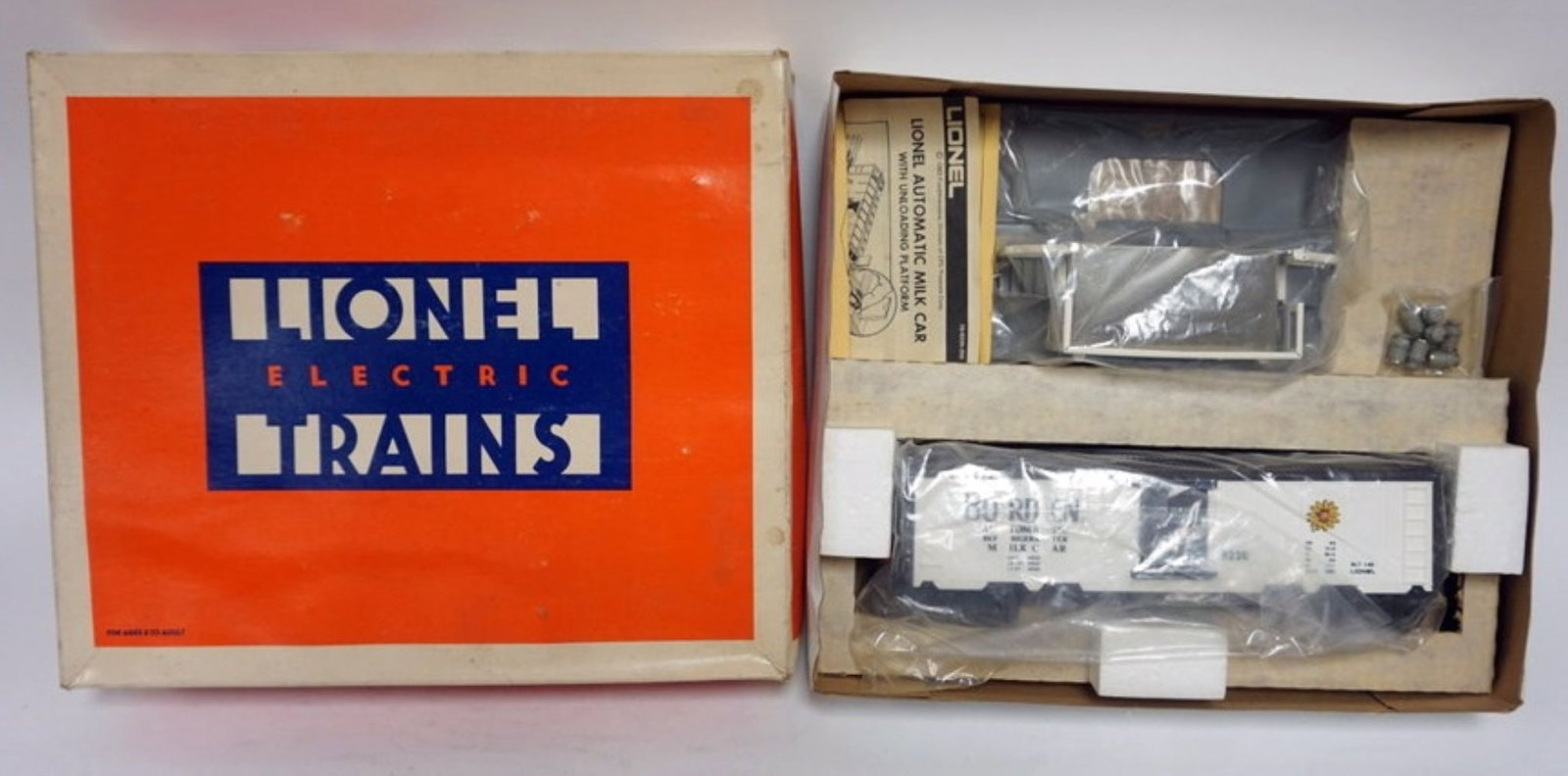 LIONEL TRAIN O GAUGE: LIONEL TRAIN O GAUGE *OPERATING MILK CAR* 6-9220