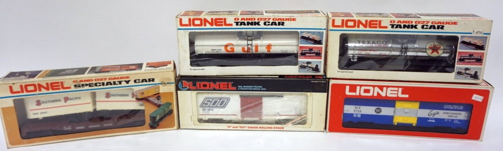 LIONEL TRAIN O GAUGE: LIONEL TRAIN O GAUGE 5 CARS, SOUTHERN PACIFIC PIGGY BACK WITH TRAILERS 6-1333, 500 LINE BOX CAR 6-19210, GULF OIL SINGLE DOME TANK CAR 6-6301, TEXACO TANK CAR 6-9147 AND MISSOURI PACIFIC BOX CAR 6-972