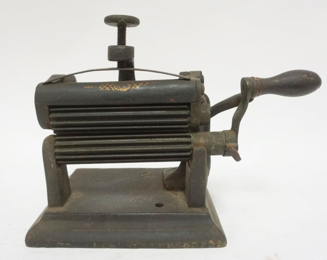 CAST IRON FLUTTER: CAST IRON FLUTTER APPROXIMATELY 8 IN X 8 IN X 10 IN H