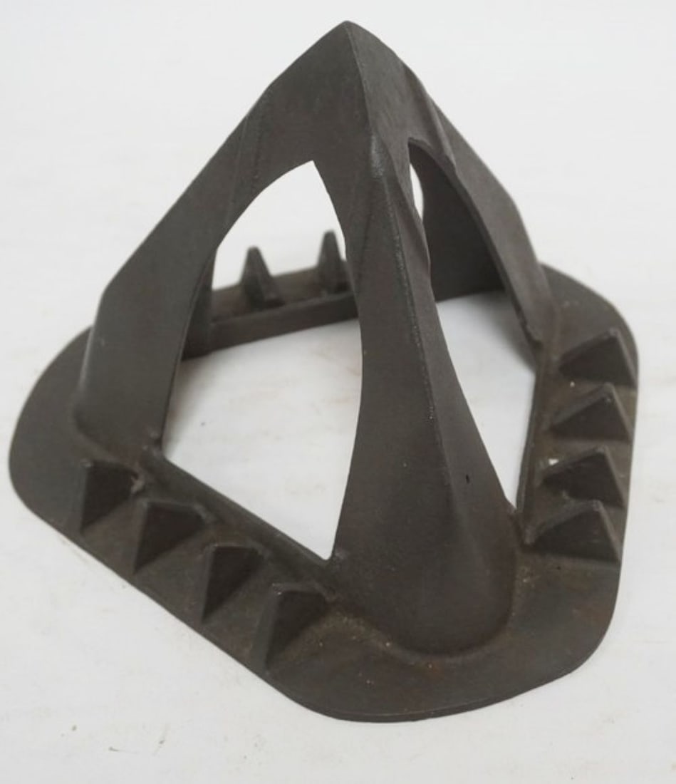 ANTIQUE CAST IRON SAD IRON FLAT IRON HEATER (1 of 3)