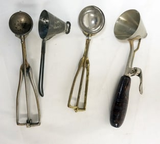 ASSORTED VINTAGE ICE CREAM SCOOPS