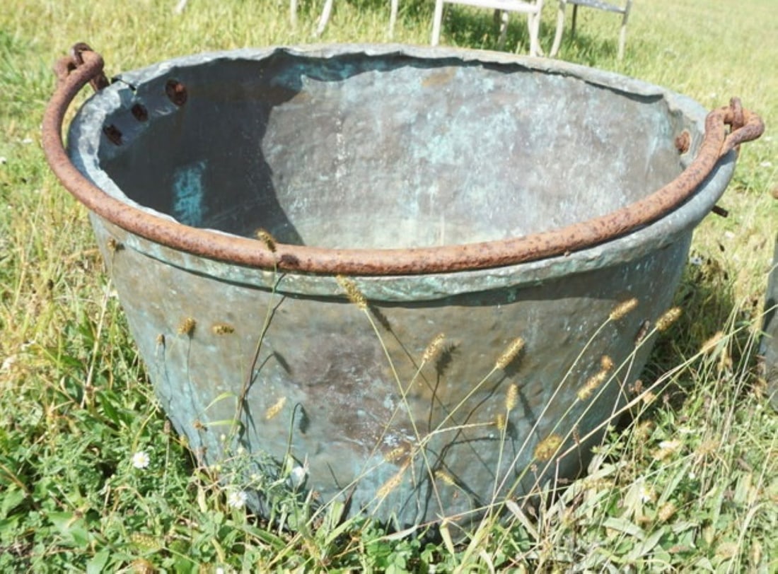 LARGE ANTIQUE COPPER APPLE BUTTER KETTLE (1 of 2)