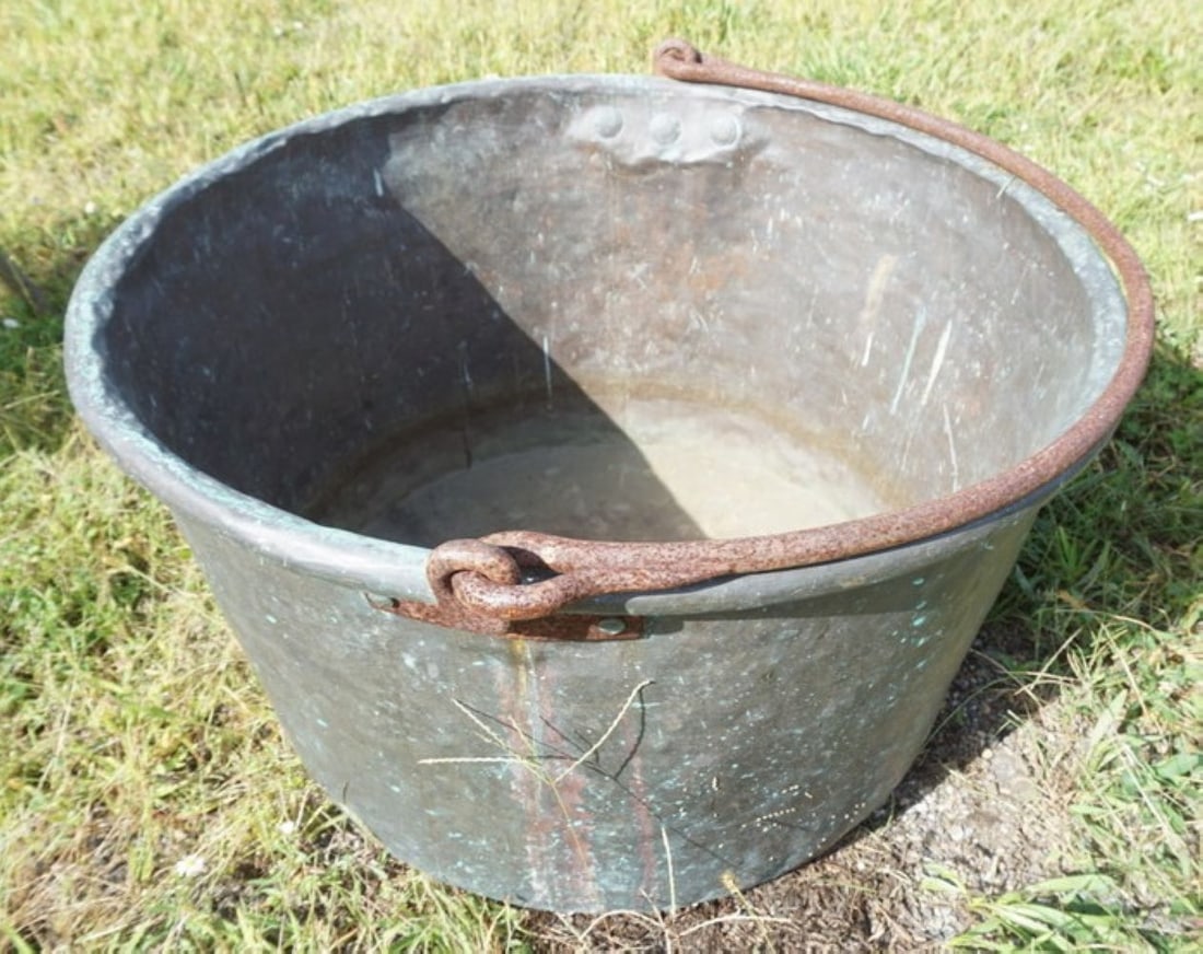 LARGE ANTIQUE COPPER APPLE BUTTER KETTLE (1 of 2)