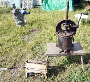 ENTERPRISE SAUSAGE PRESS AND WOOD WRINGER