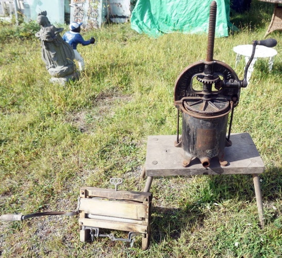 ENTERPRISE SAUSAGE PRESS AND WOOD WRINGER (1 of 2)