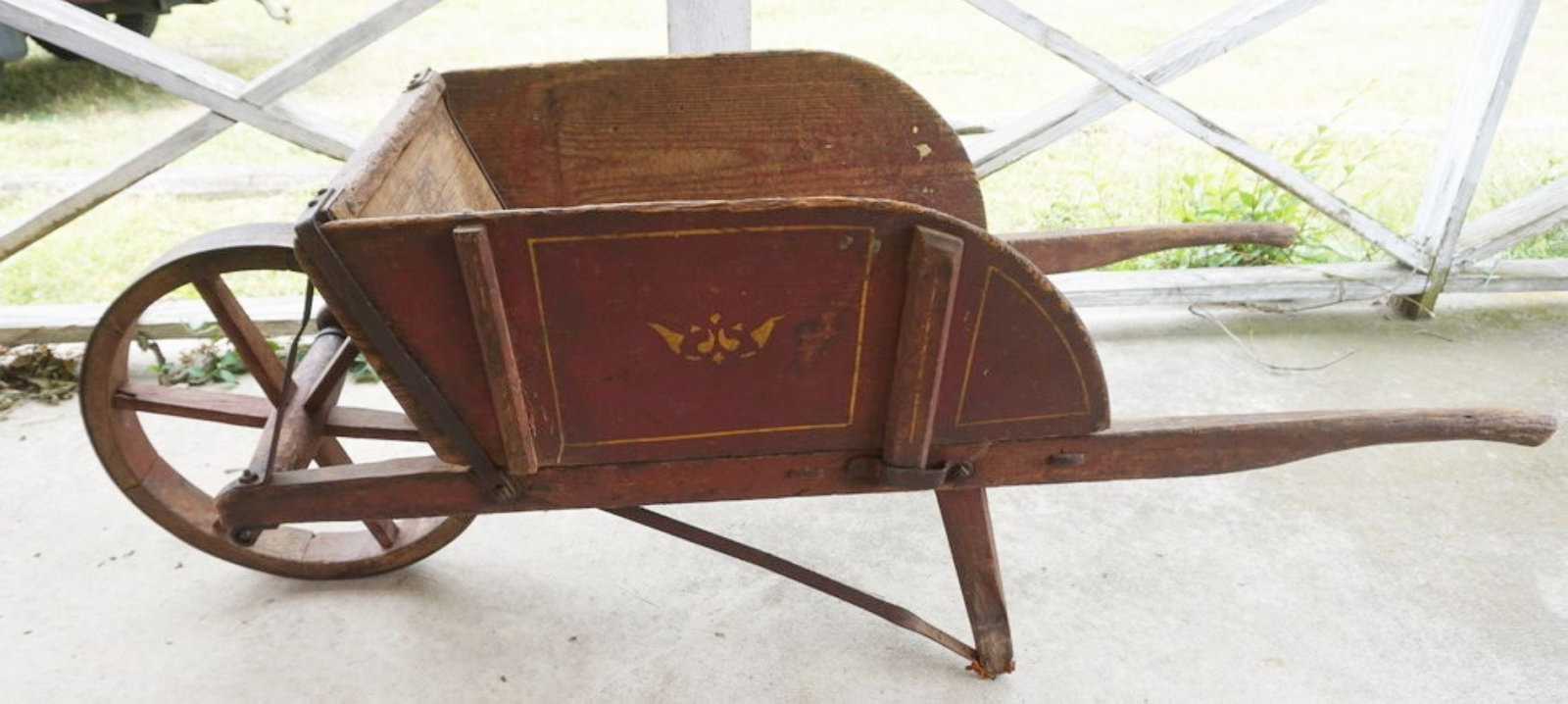 PAINT DECORATED WHEEL BARROW: PAINT DECORATED WHEEL BARROW, APPROXIMATELY 69 IN X 22 IN X 25 IN H
