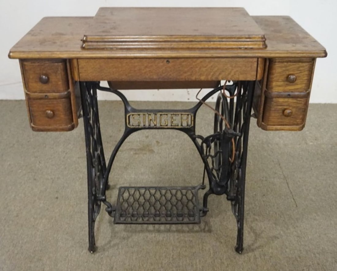ANTIQUE OAK TREADLE SEWING MACHINE (1 of 3)