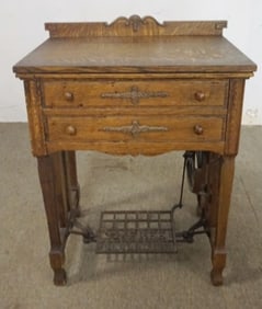 FREE SEWING MACHINE CO TREADLE SEWING MACHINE