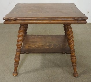 ANTIQUE QUARTER SAWN OAK PARLOR TABLE