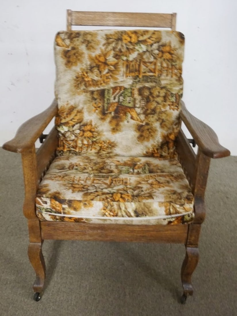 OAK MORRIS CHAIR: OAK MORRIS CHAIR, APPROXIMATELY 29 IN X 32 IN X 37 IN H