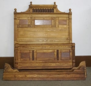 ANTIQUE OAK BED