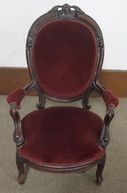 WALNUT VICTORIAN PARLOR ARM CHAIR