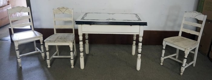DECO ENAMEL TOP KITCHEN TABLE AND CHAIRS