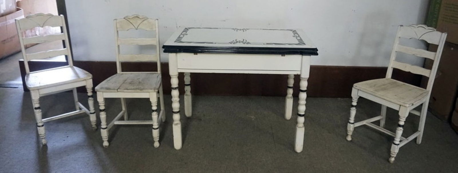 DECO ENAMEL TOP KITCHEN TABLE AND CHAIRS (1 of 4)